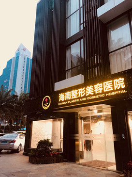 醫(yī)院一樓大門